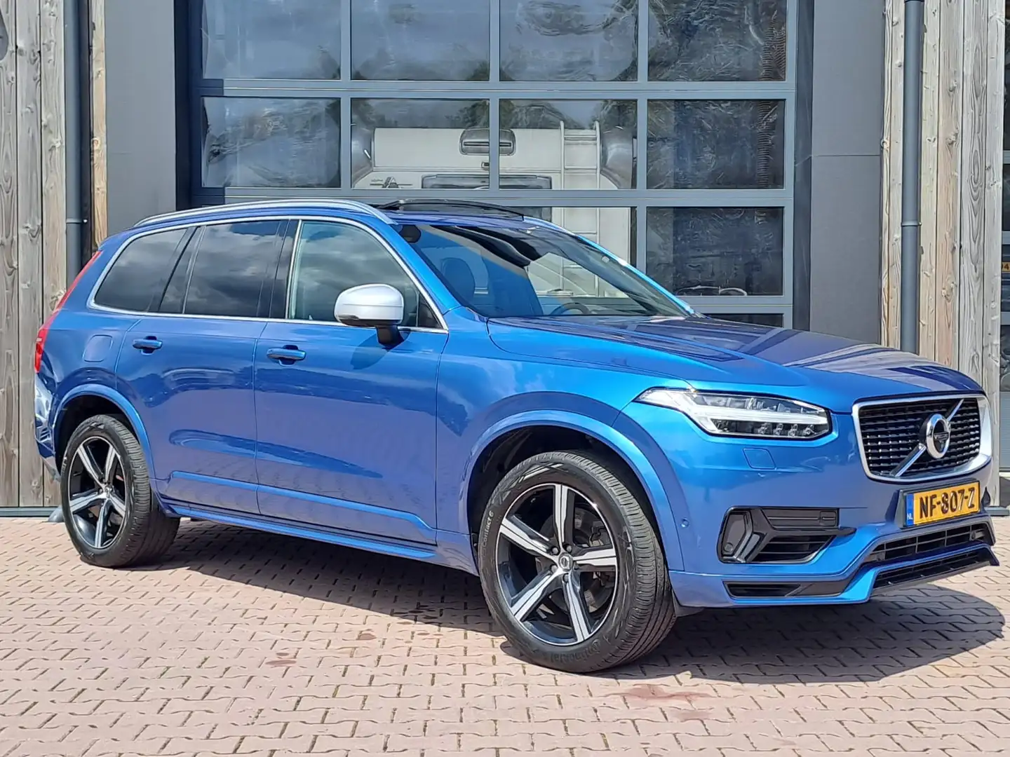 Volvo XC90 2.0 T8 Twin Engine AWD R-Design | Pano | Leder | A Blauw - 2