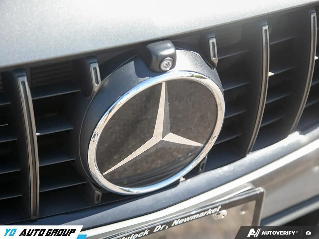 Mercedes-Benz E-Class снимка Mercedes-Benz E-Class