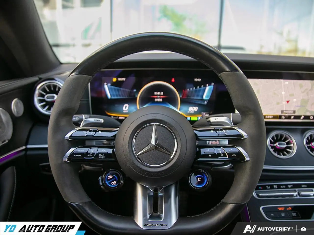 Mercedes-Benz E-Class снимка Mercedes-Benz E-Class