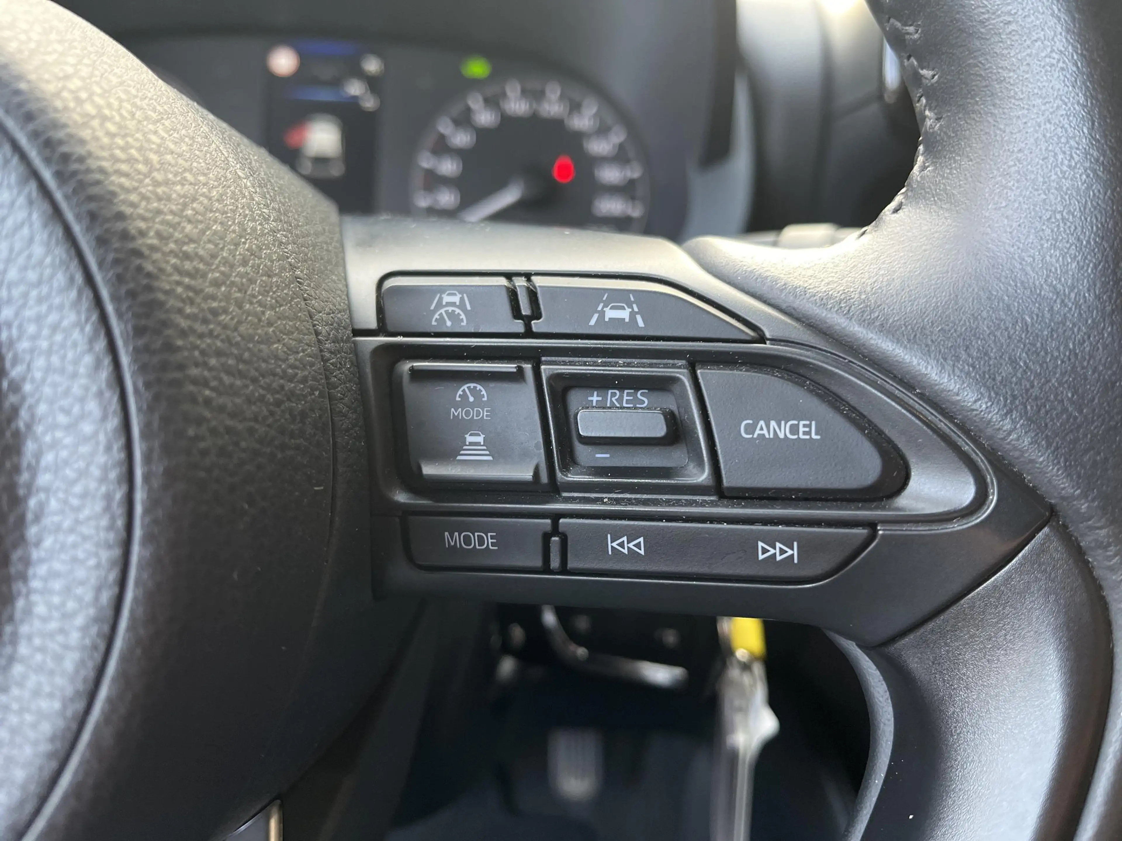 Toyota Yaris 1.5 Hybrid 115 Active ADAPTIVE CRUISE CONTROL | AP — photo 11