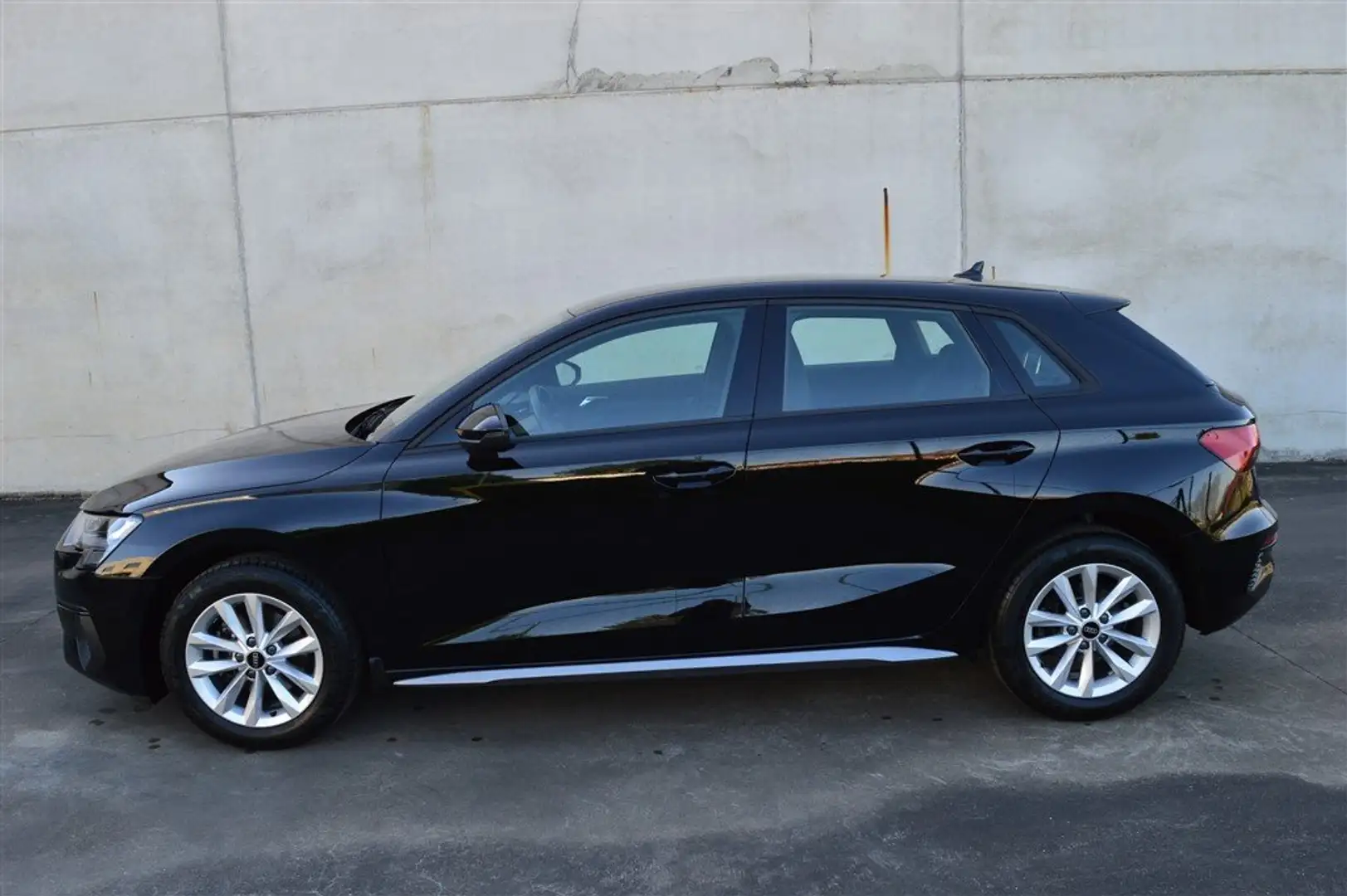 Audi A3 Sportback Advanced 35 TFSI 150Pk / CARPLAY Noir - 2