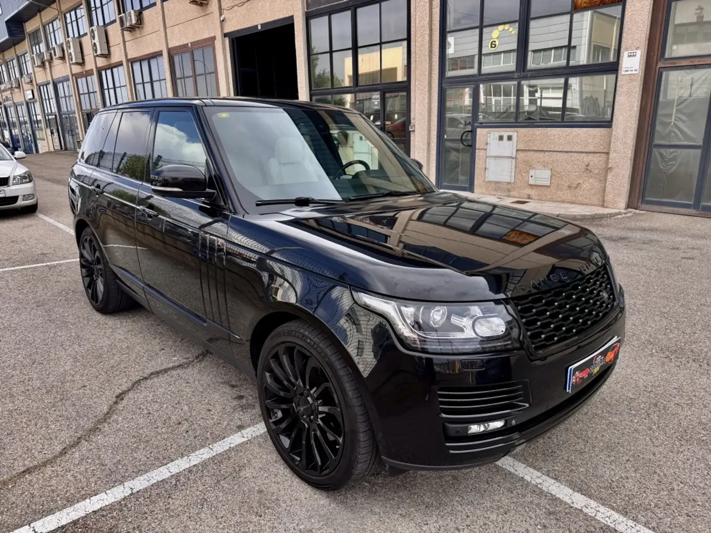Land Rover Range Rover 4.4SDV8 Autobiography LWB Aut. Negro - 2