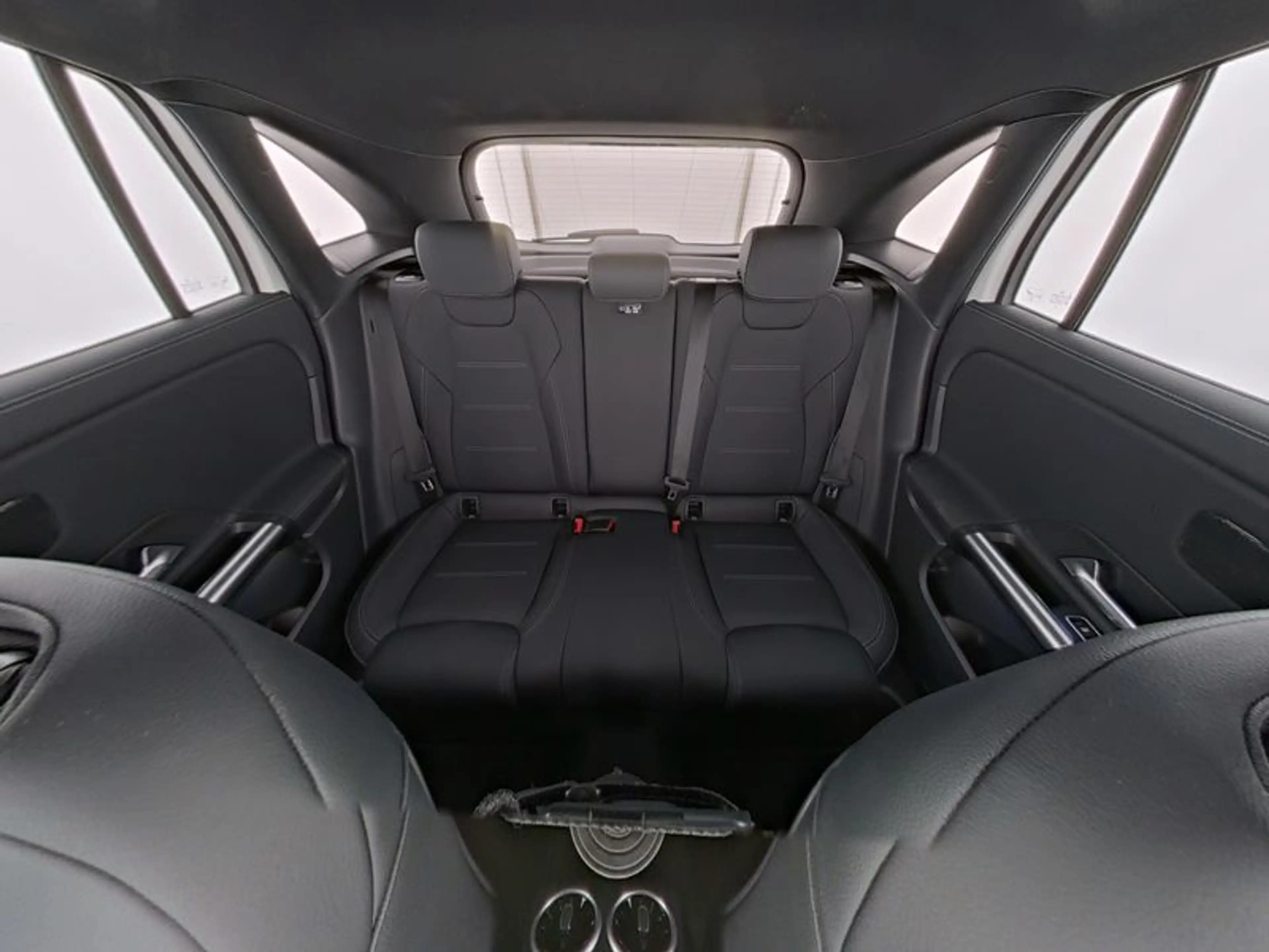 Mercedes-Benz GLA 200 d 4M , AMG NIGHT MEMO MULTI 360 DISTR — photo 10