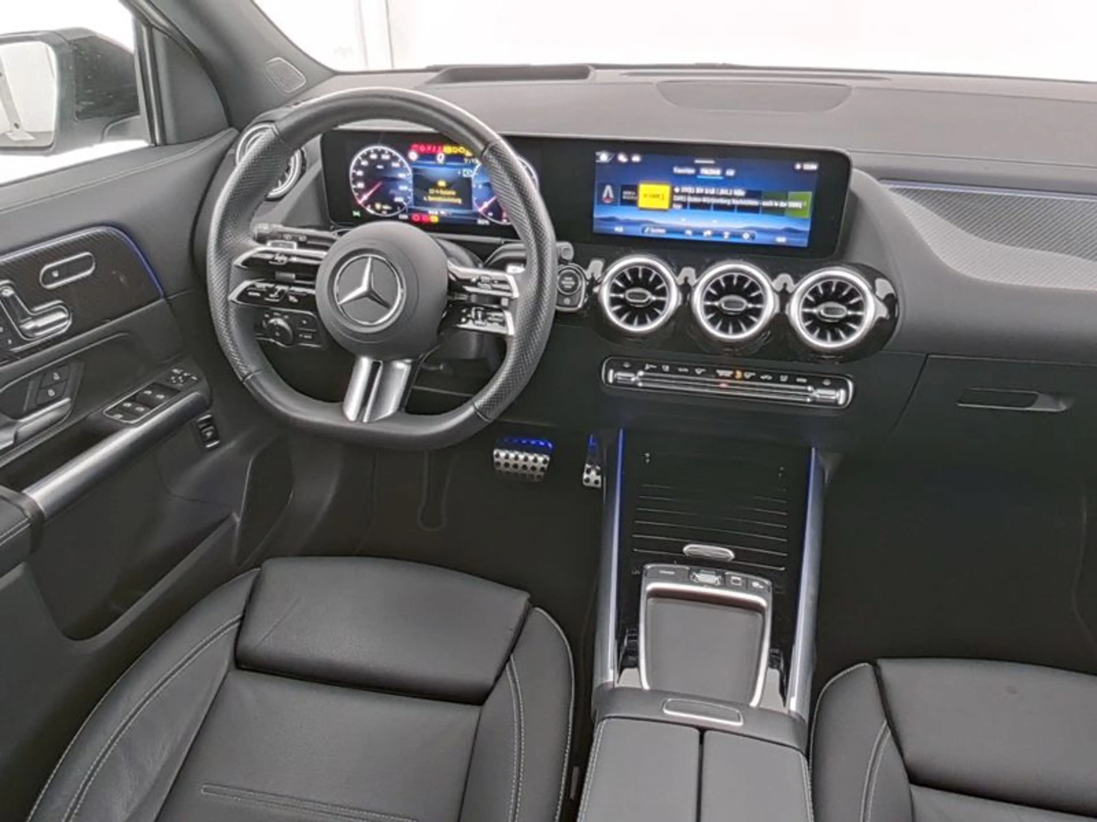 Mercedes-Benz GLA 200 d 4M , AMG NIGHT MEMO MULTI 360 DISTR — photo 8