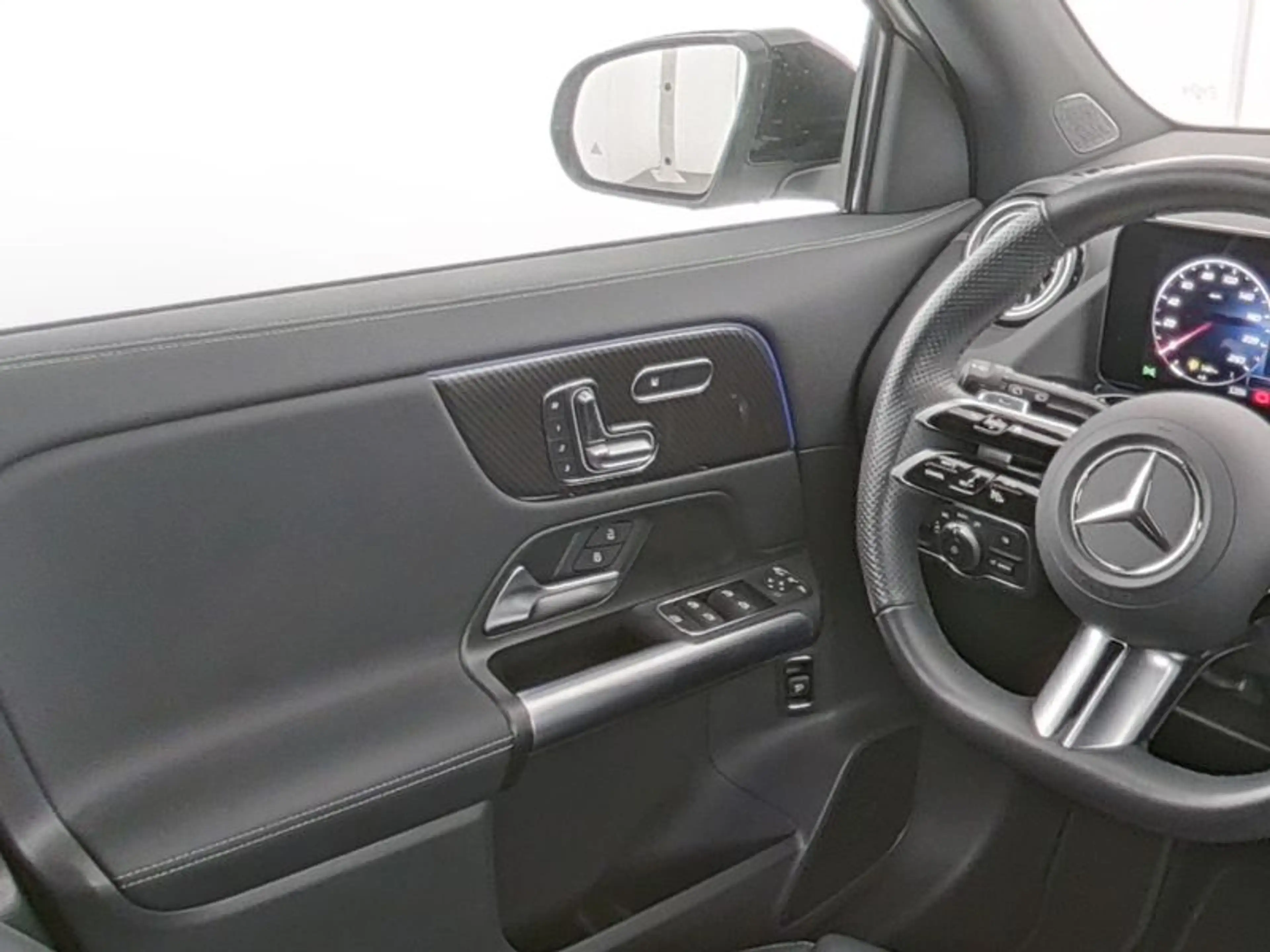 Mercedes-Benz GLA 200 d 4M , AMG NIGHT MEMO MULTI 360 DISTR — photo 11