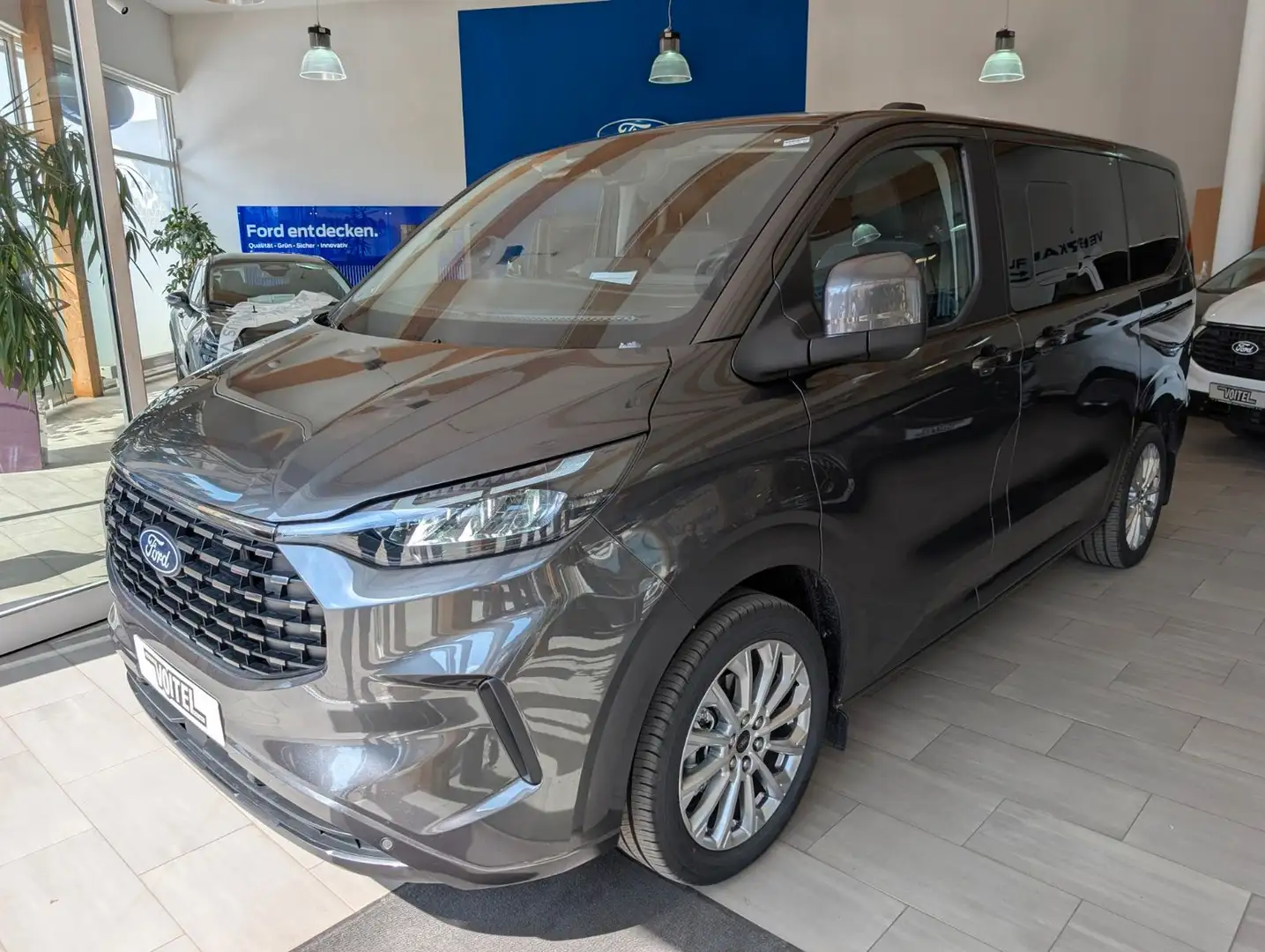 Ford Tourneo Custom Tit. 2.0 L1 AT,19" Grijs - 1