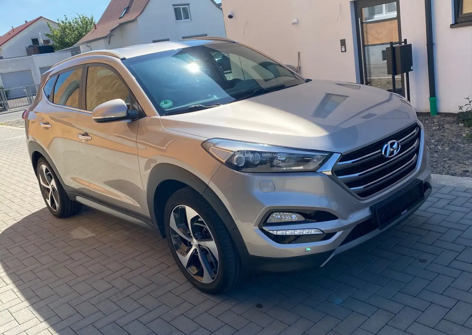 Hyundai TUCSON Premium 4WD Navi LED Kamera Grau - 1
