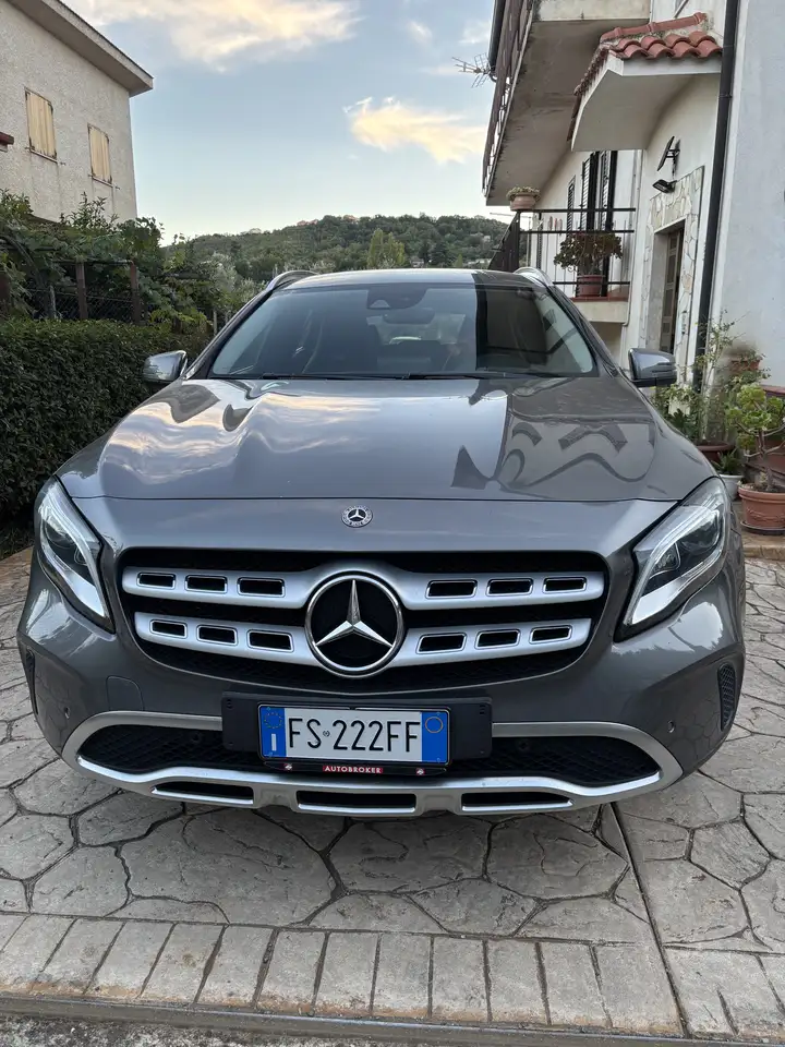 Mercedes-Benz GLA 200