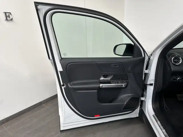 Mercedes-Benz GLB view 6