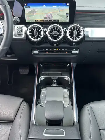 Mercedes-Benz GLB view 17
