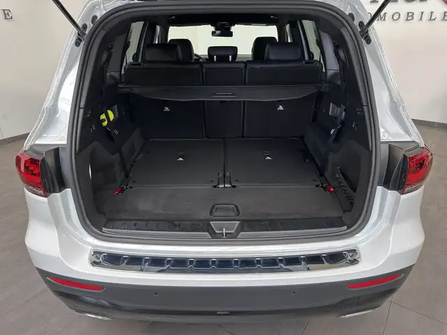 Mercedes-Benz GLB view 8