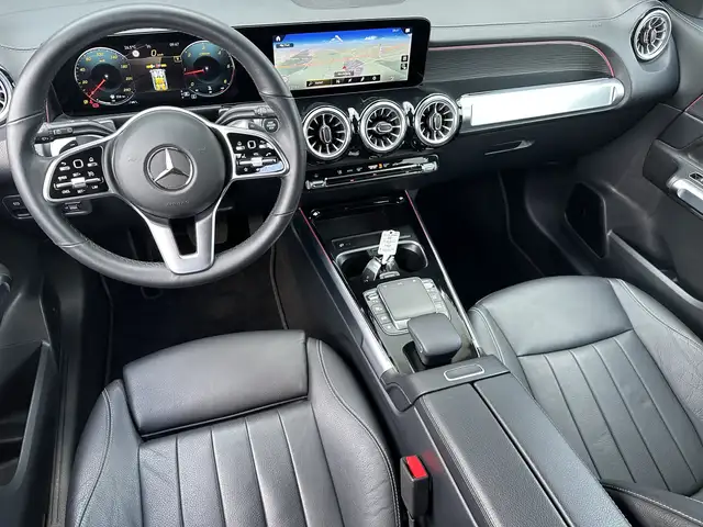 Mercedes-Benz GLB view 14