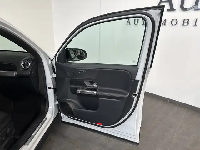 Mercedes-Benz GLB view 7