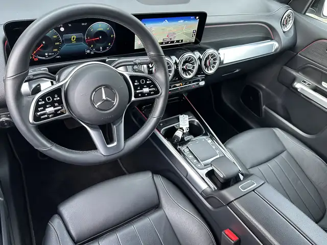 Mercedes-Benz GLB view 10