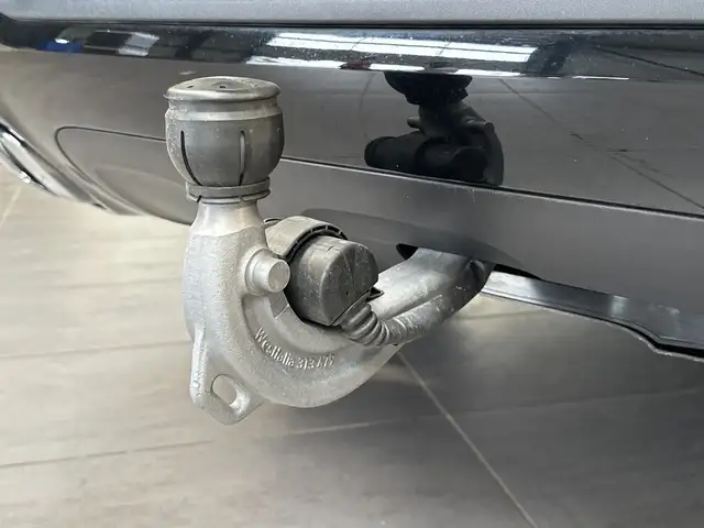 Mercedes-Benz GLB view 9