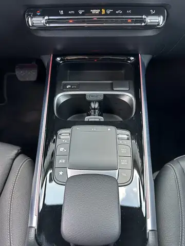 Mercedes-Benz GLB view 18