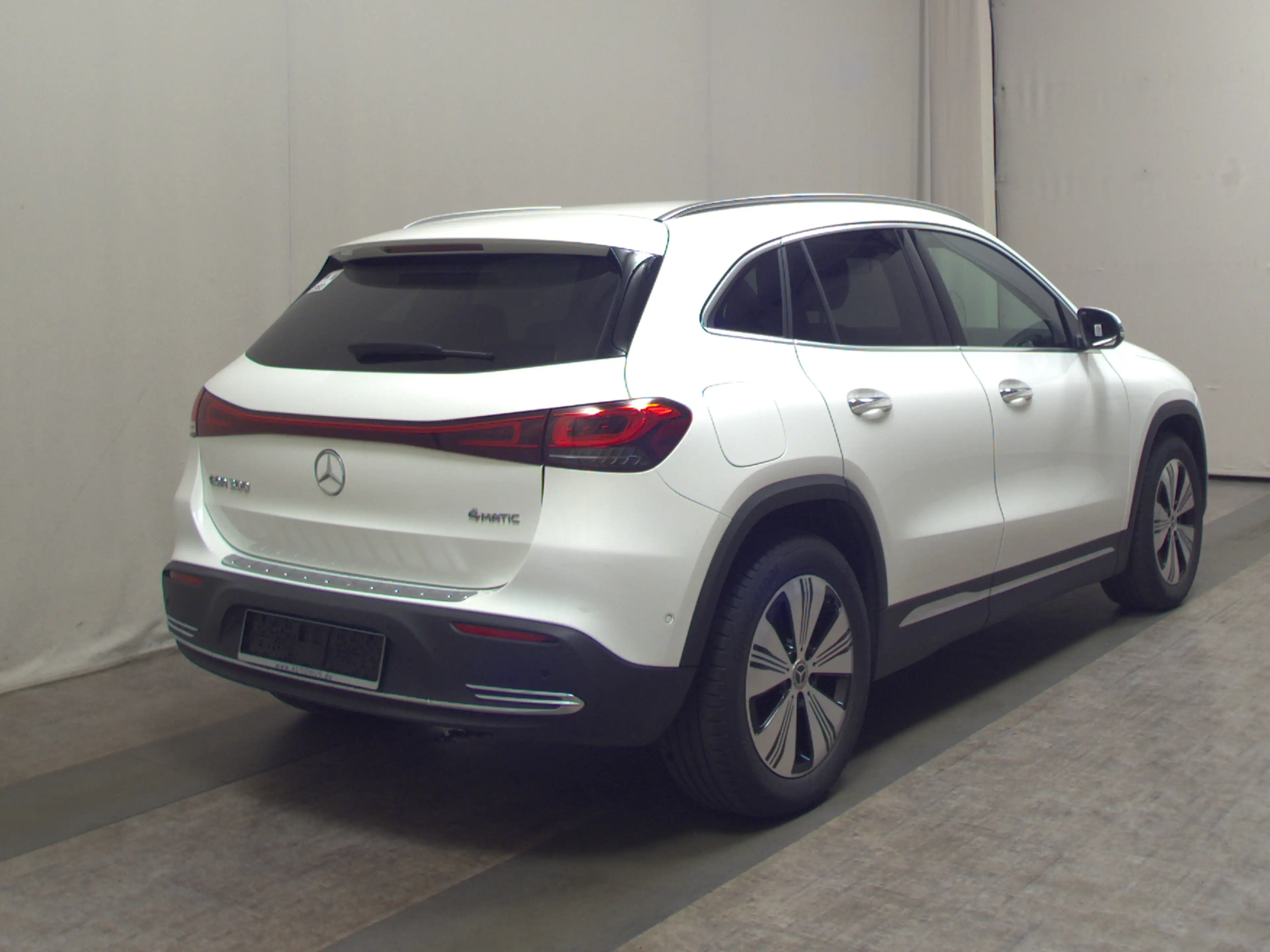 Mercedes-Benz EQA 300 300 4M Progressive Navi LED Kamera Keyless — photo 4