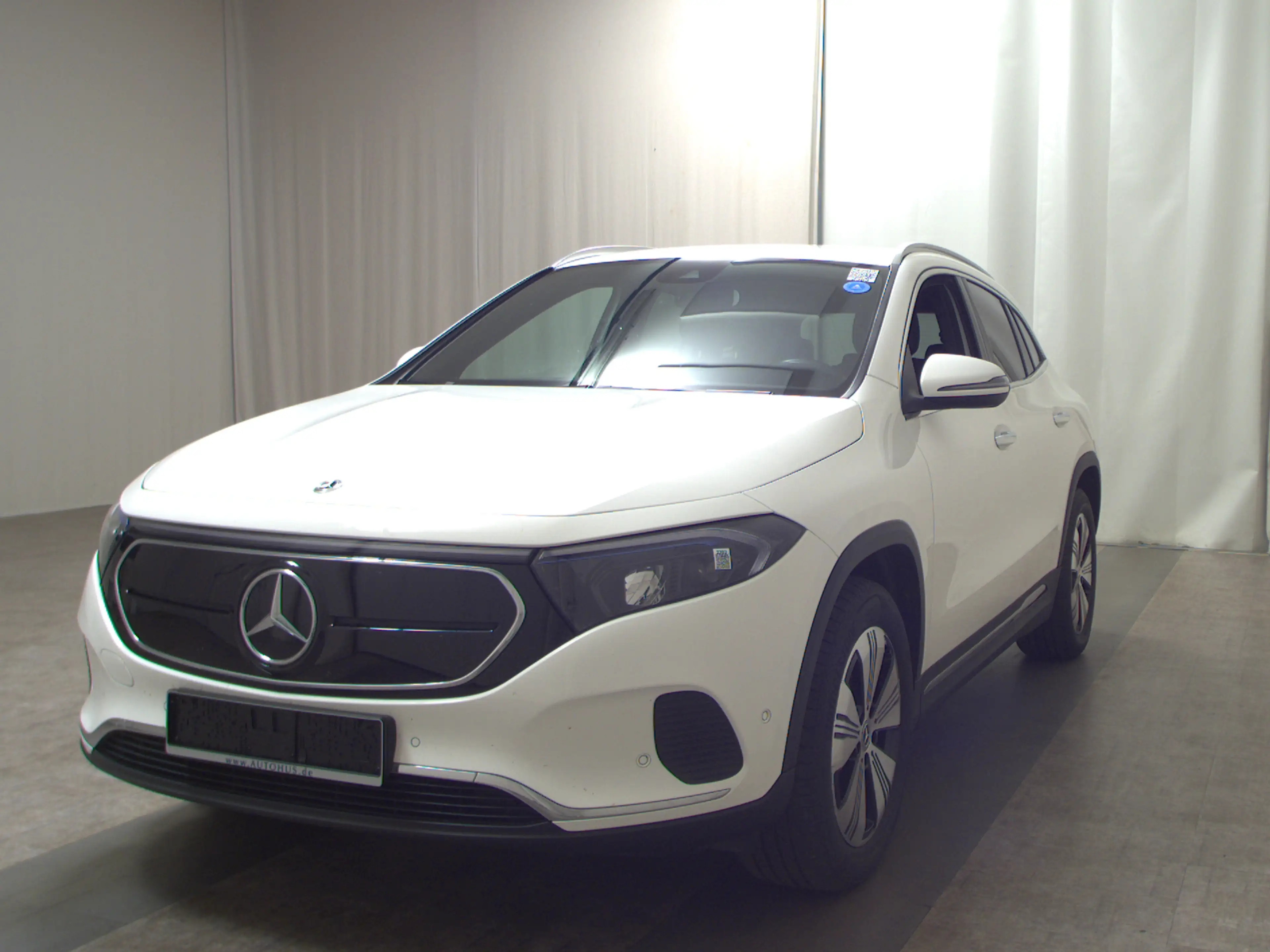 Mercedes-Benz EQA 300 300 4M Progressive Navi LED Kamera Keyless — photo 2