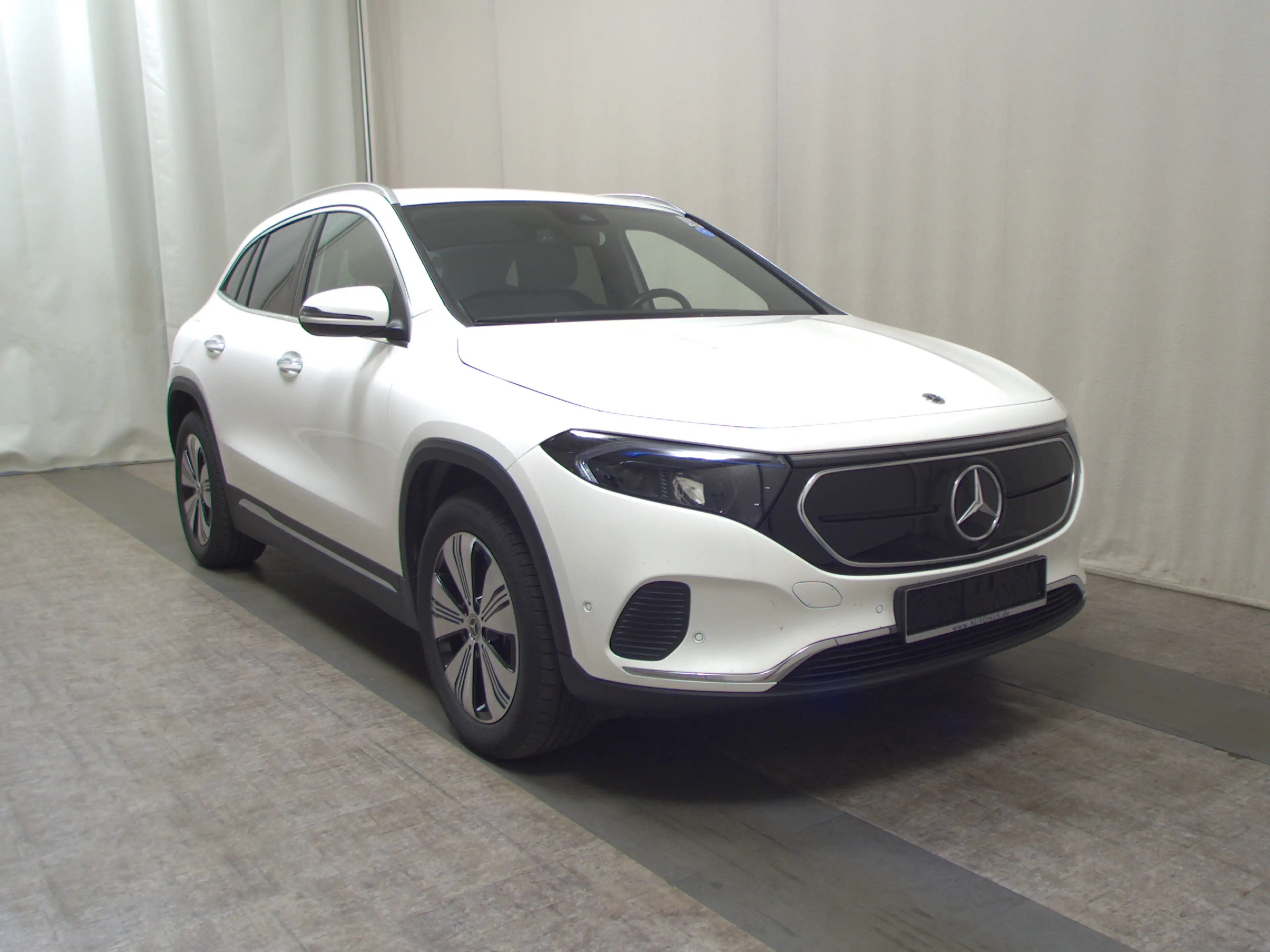 Mercedes-Benz EQA 300 300 4M Progressive Navi LED Kamera Keyless — photo 3