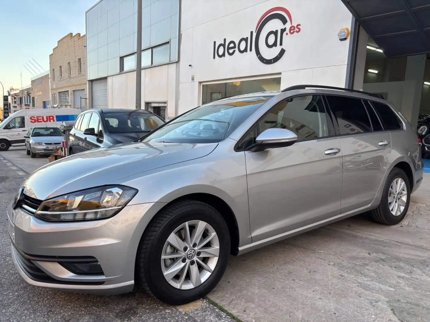 Volkswagen Golf Variant 1.6TDI Advance Gris - 1