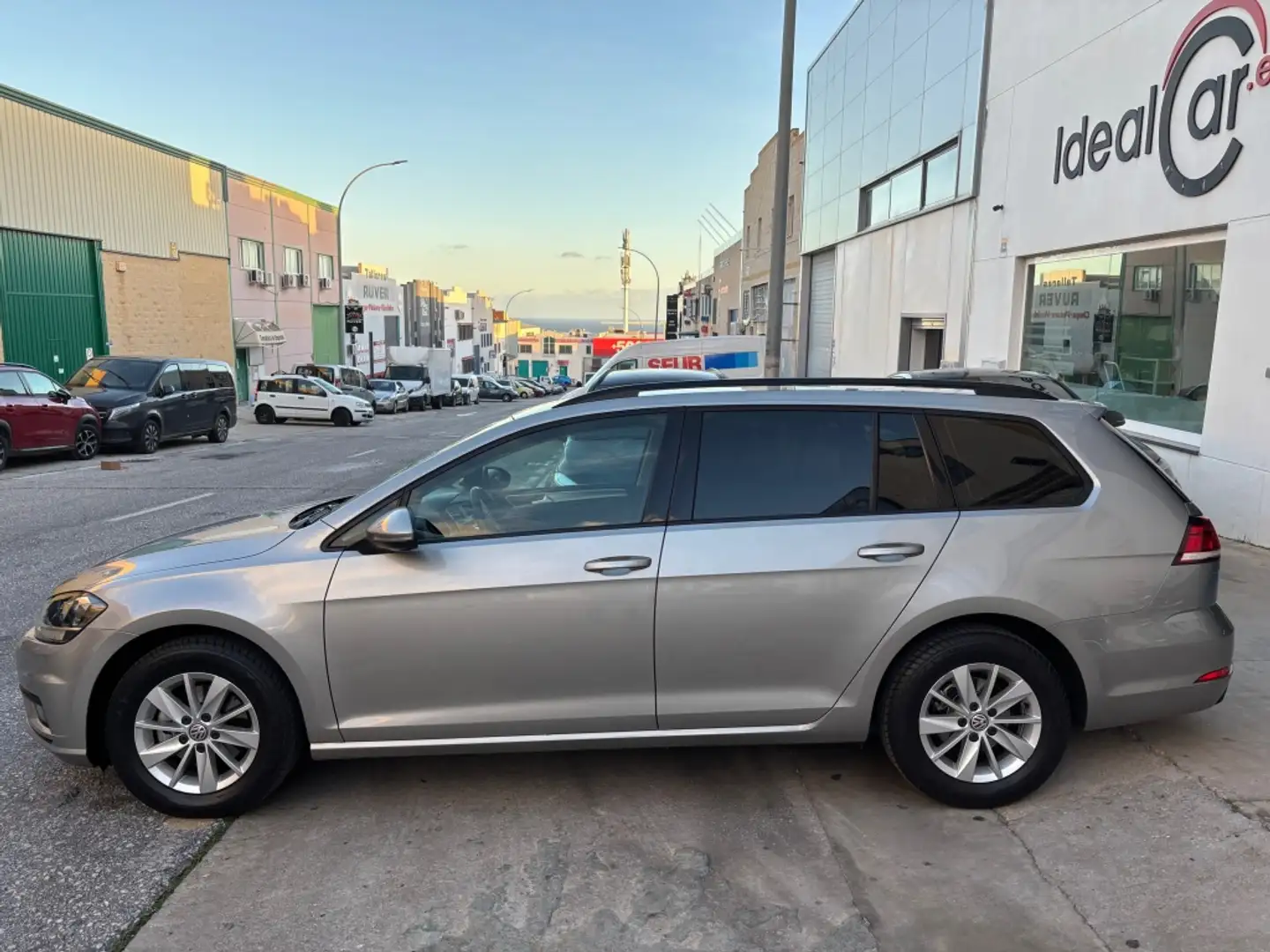 Volkswagen Golf Variant 1.6TDI Advance Gris - 2