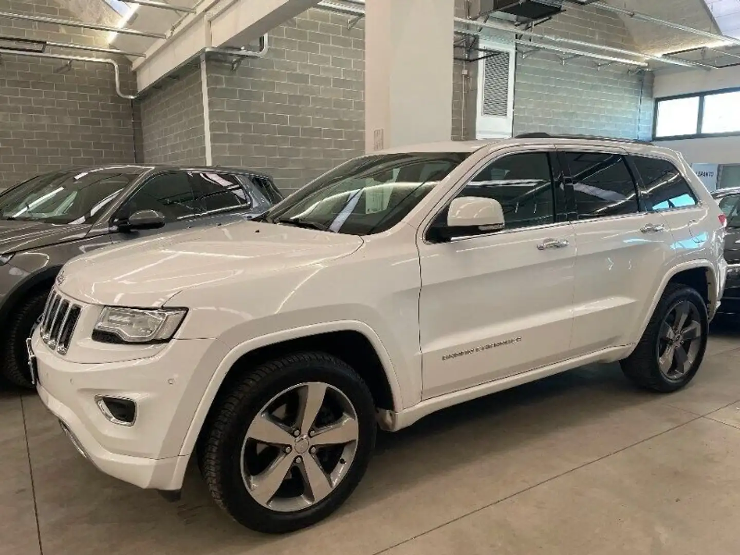 Jeep Grand Cherokee Grand Cherokee 3.0 V6 CRD 250 CV Multijet II Over bijela - 1