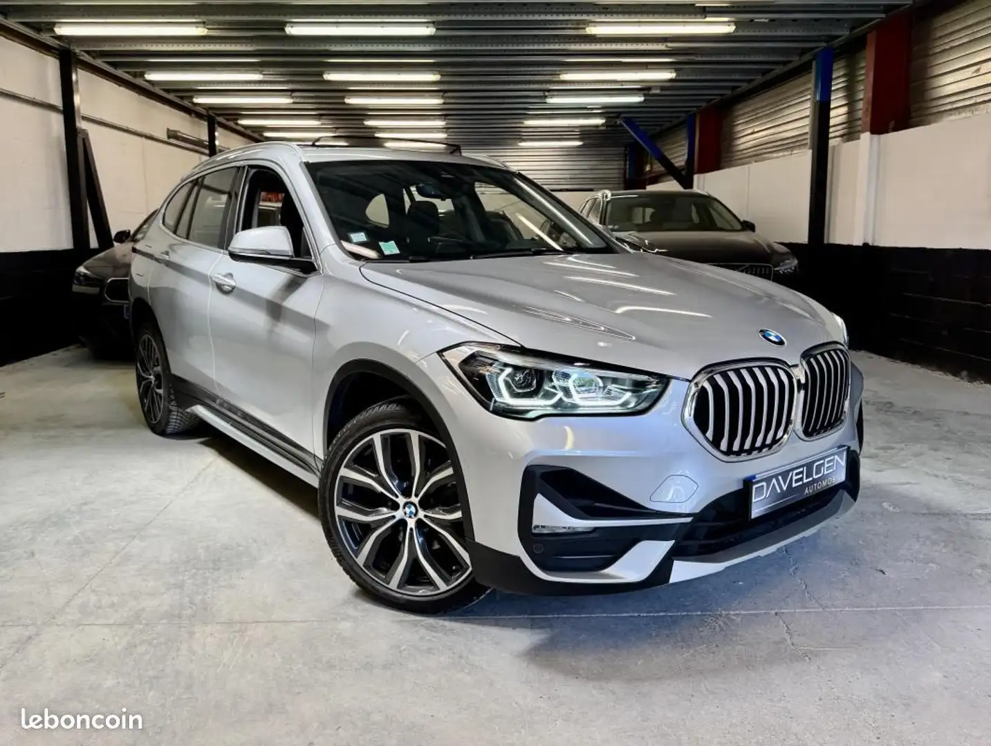BMW X1 F48 LCI sDrive 18d 18da 150 ch BVA8 xLine 1e main  Gris - 1
