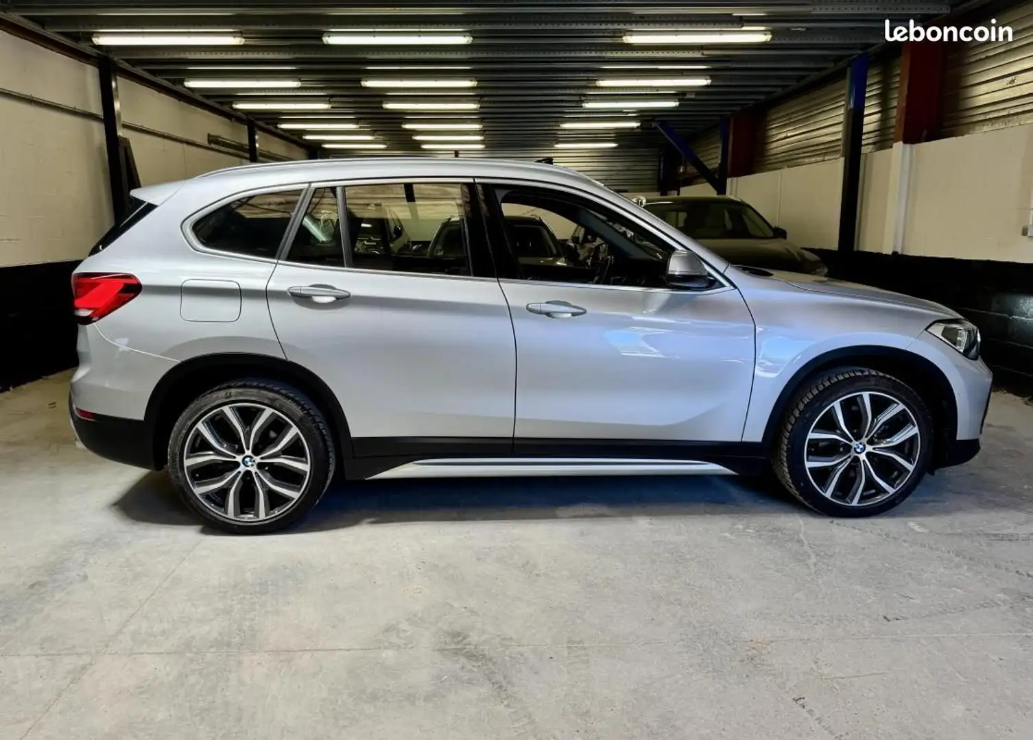 BMW X1 F48 LCI sDrive 18d 18da 150 ch BVA8 xLine 1e main  Gris - 2