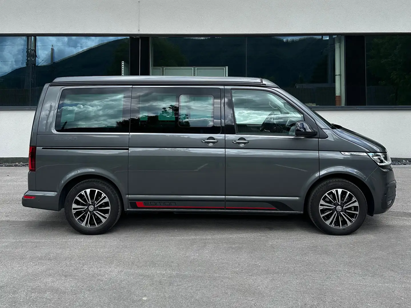 Volkswagen T6.1 California Ocean Edition TDI 4Motion Grau - 2