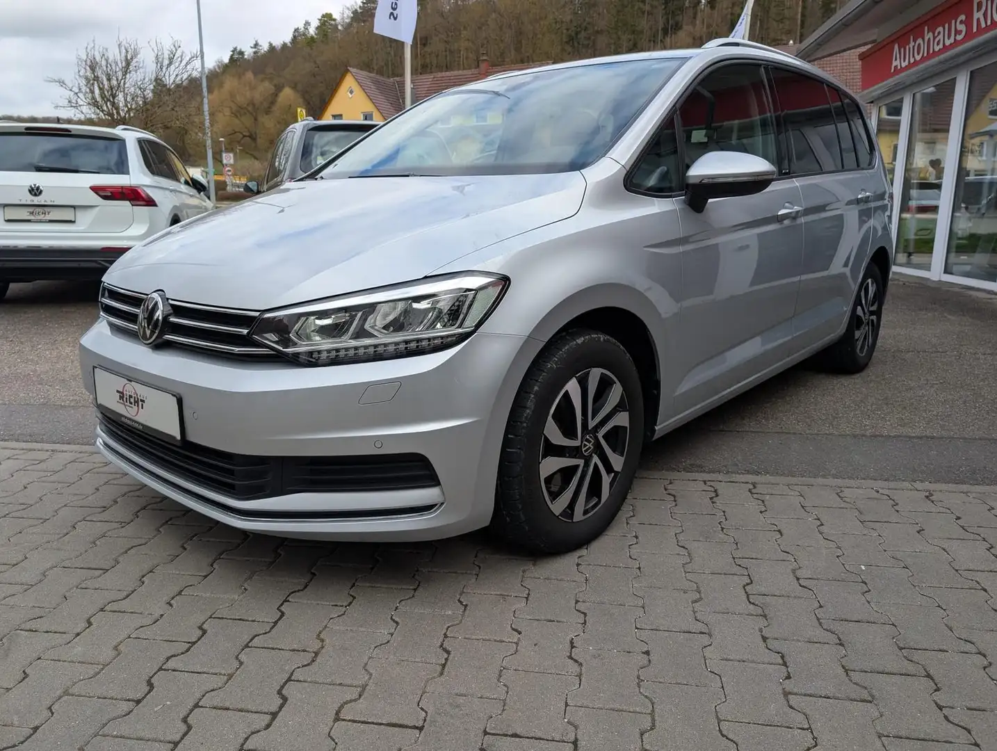 Volkswagen Touran 2.0 TDI DSG 7-Sitzer Navi LED Totwinkel Срібний - 2