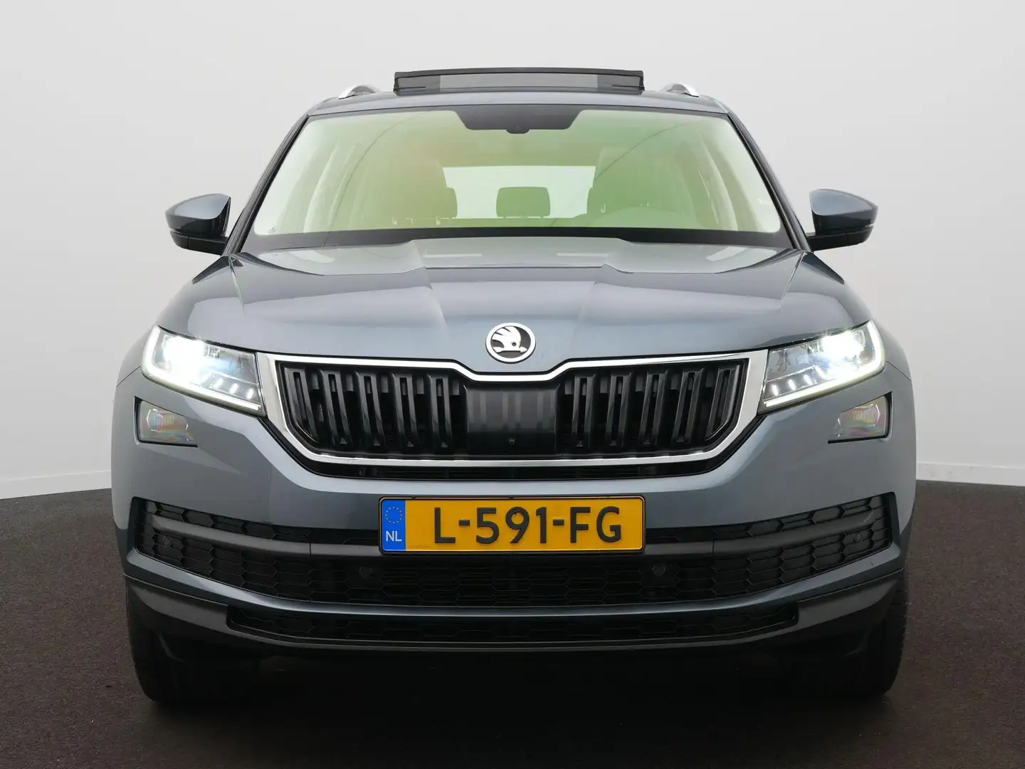 Skoda Kodiaq 1.5 TSI Business Edition Plus DSG / Panoramadak / Grijs - 2