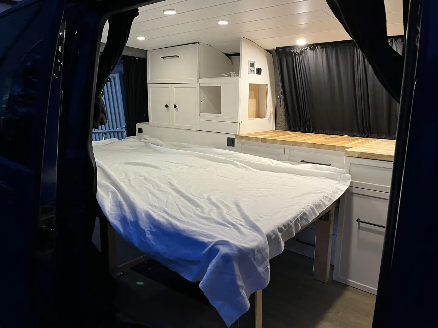 Volkswagen T5 Camper - 1