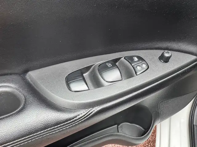 Nissan Pulsar view 16