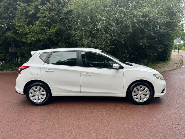 Nissan Pulsar view 4