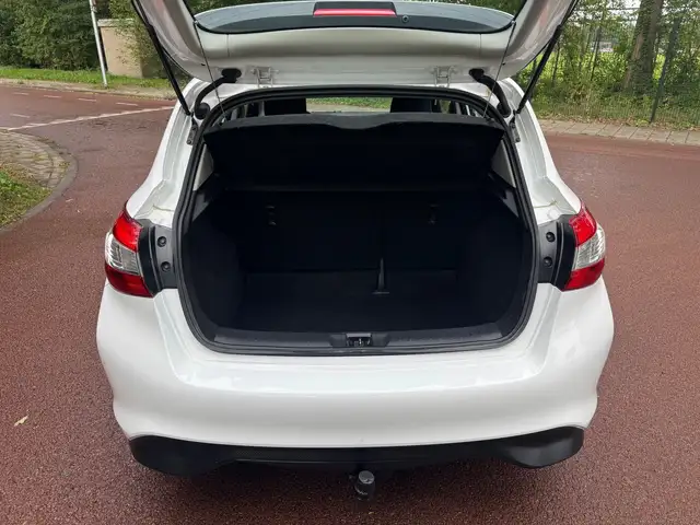 Nissan Pulsar view 9