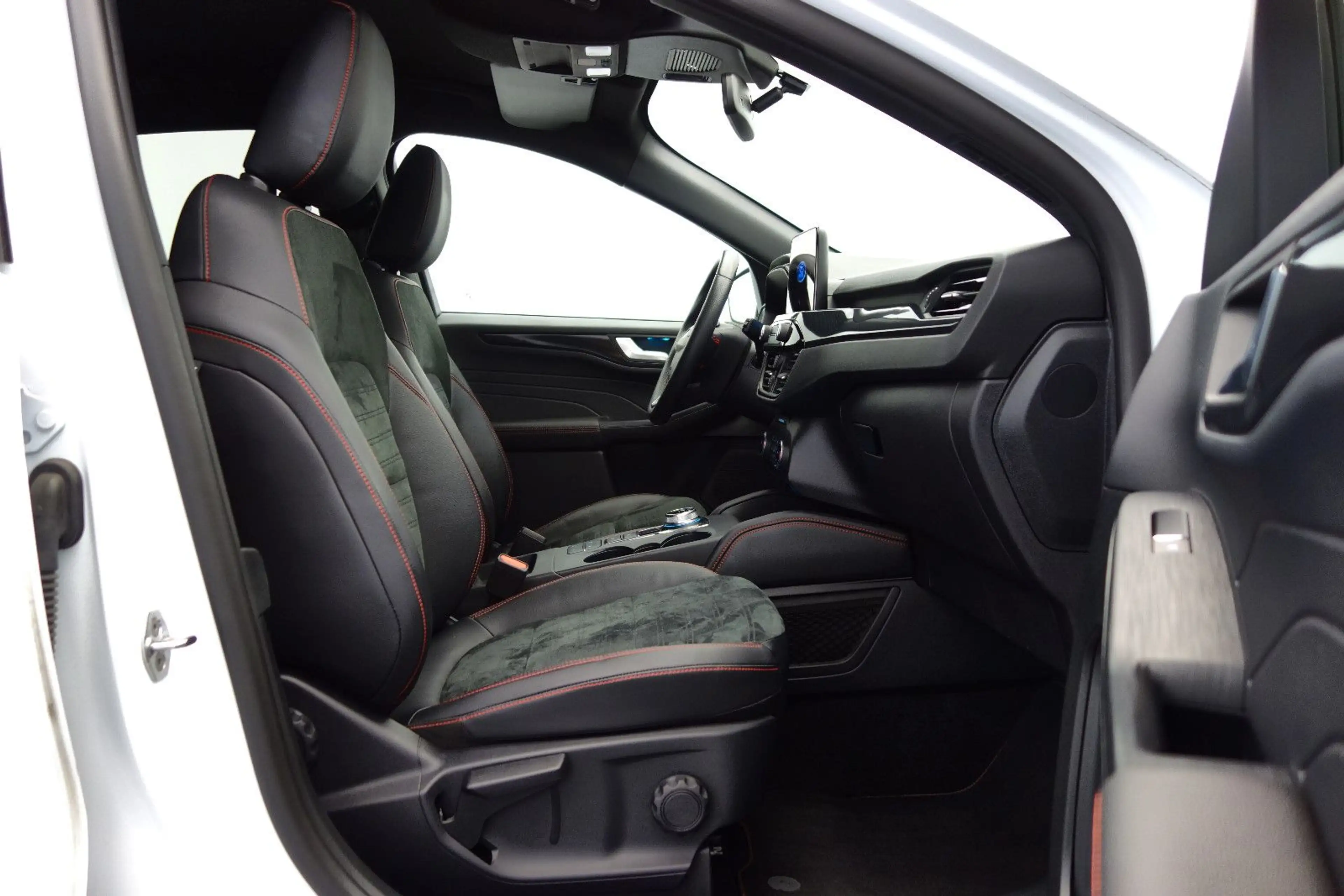 Ford Kuga Hybrid **ST-LINE X** RFKMRA+E-SITZE+HUD — photo 17