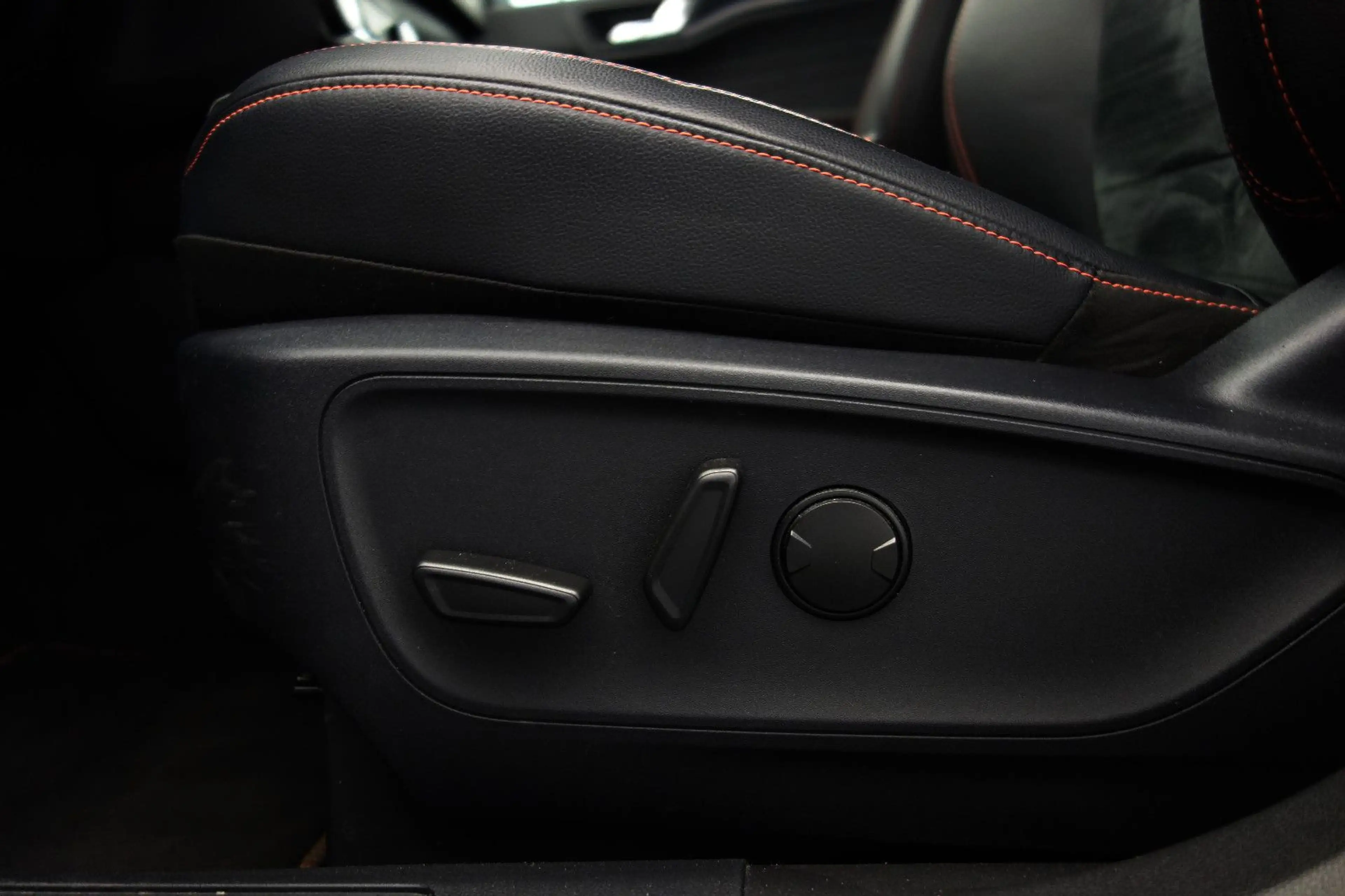 Ford Kuga Hybrid **ST-LINE X** RFKMRA+E-SITZE+HUD — photo 11