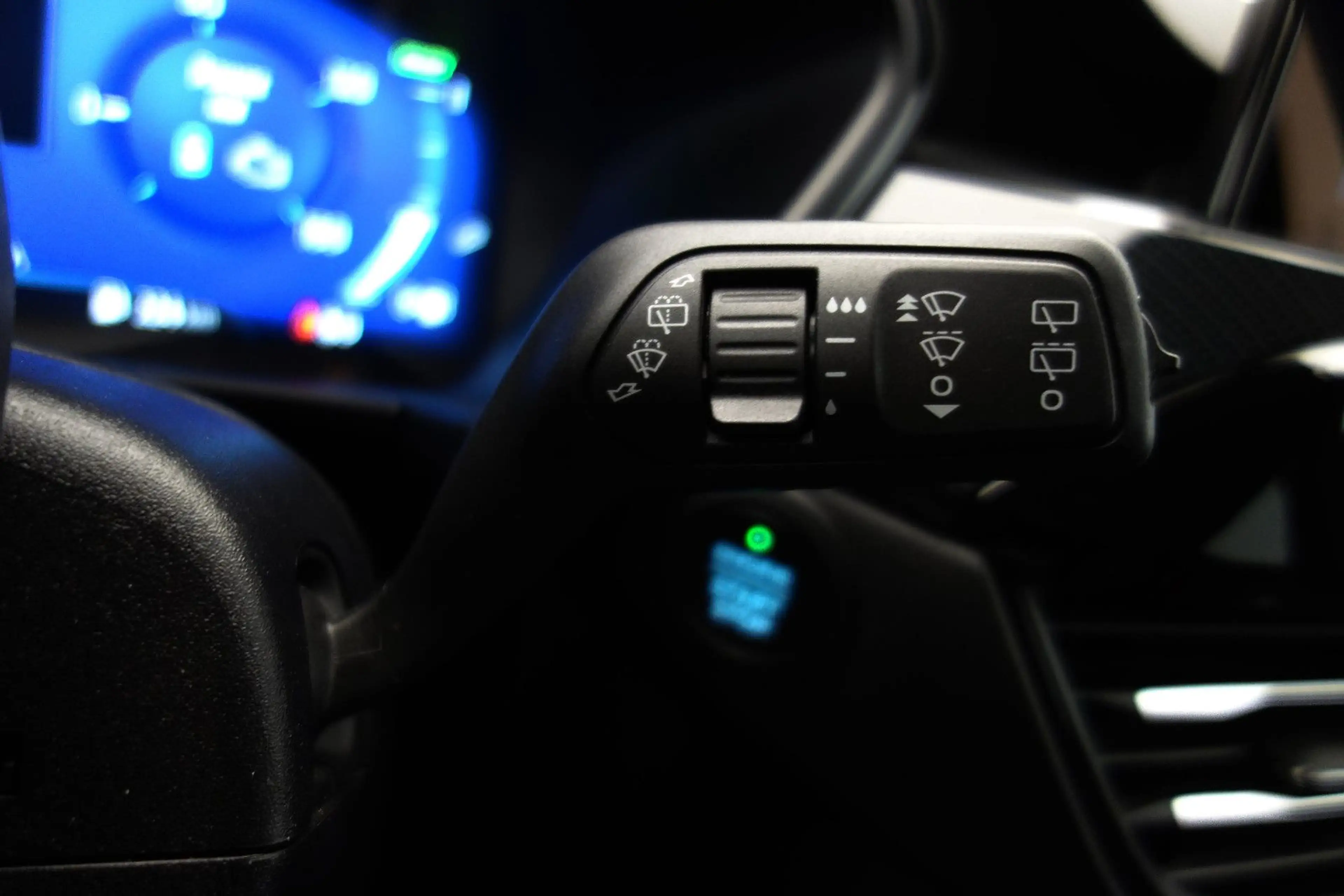 Ford Kuga Hybrid **ST-LINE X** RFKMRA+E-SITZE+HUD — photo 32