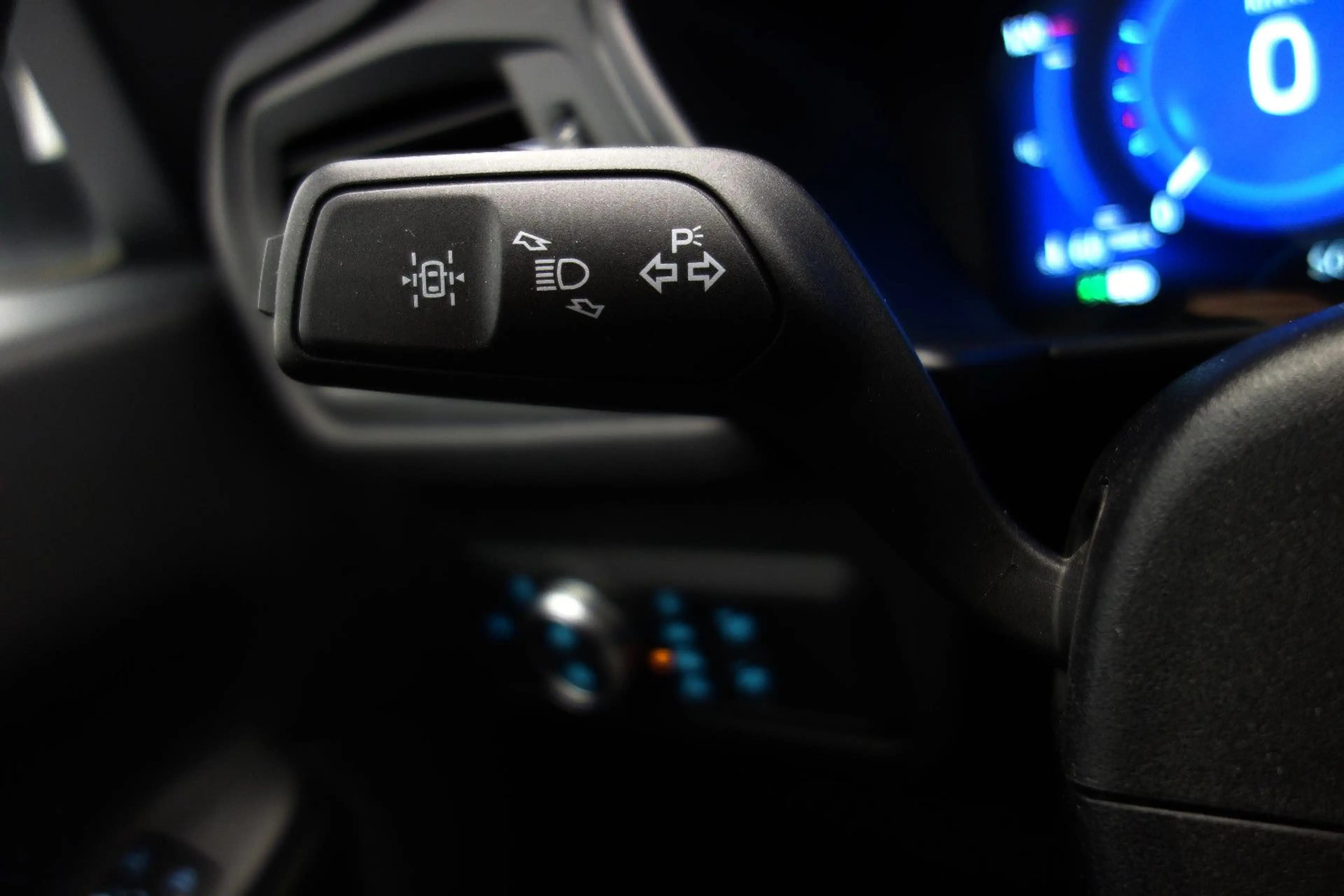 Ford Kuga Hybrid **ST-LINE X** RFKMRA+E-SITZE+HUD — photo 31