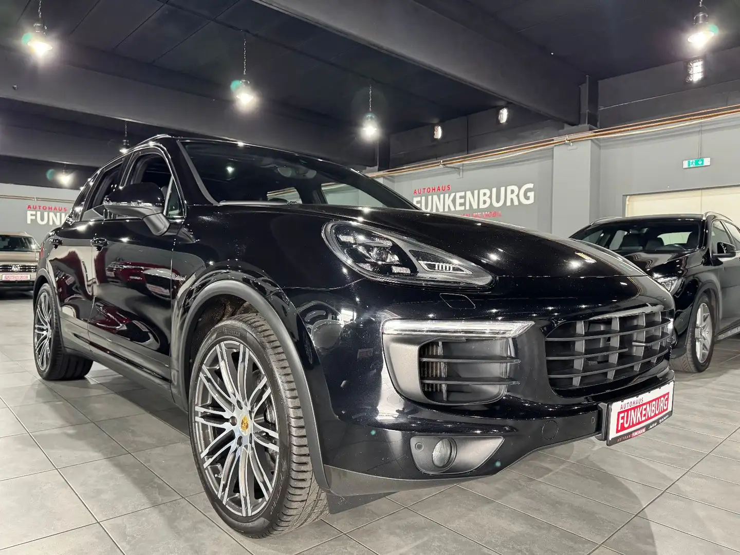 Porsche Cayenne Diesel SP. CHRONO/ACC/PANO/MATRIX/STHZ Zwart - 1