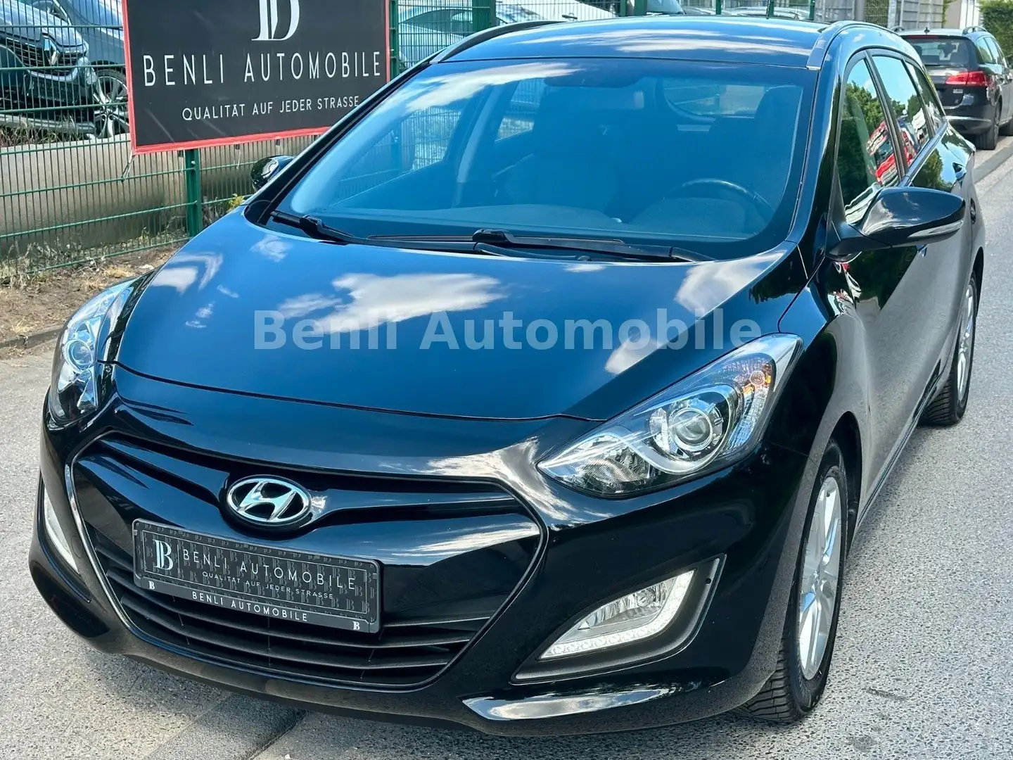 Hyundai i30 cw FIFA World Cup Edition/NAVI/SHZ/KAMERA/ Zwart - 1