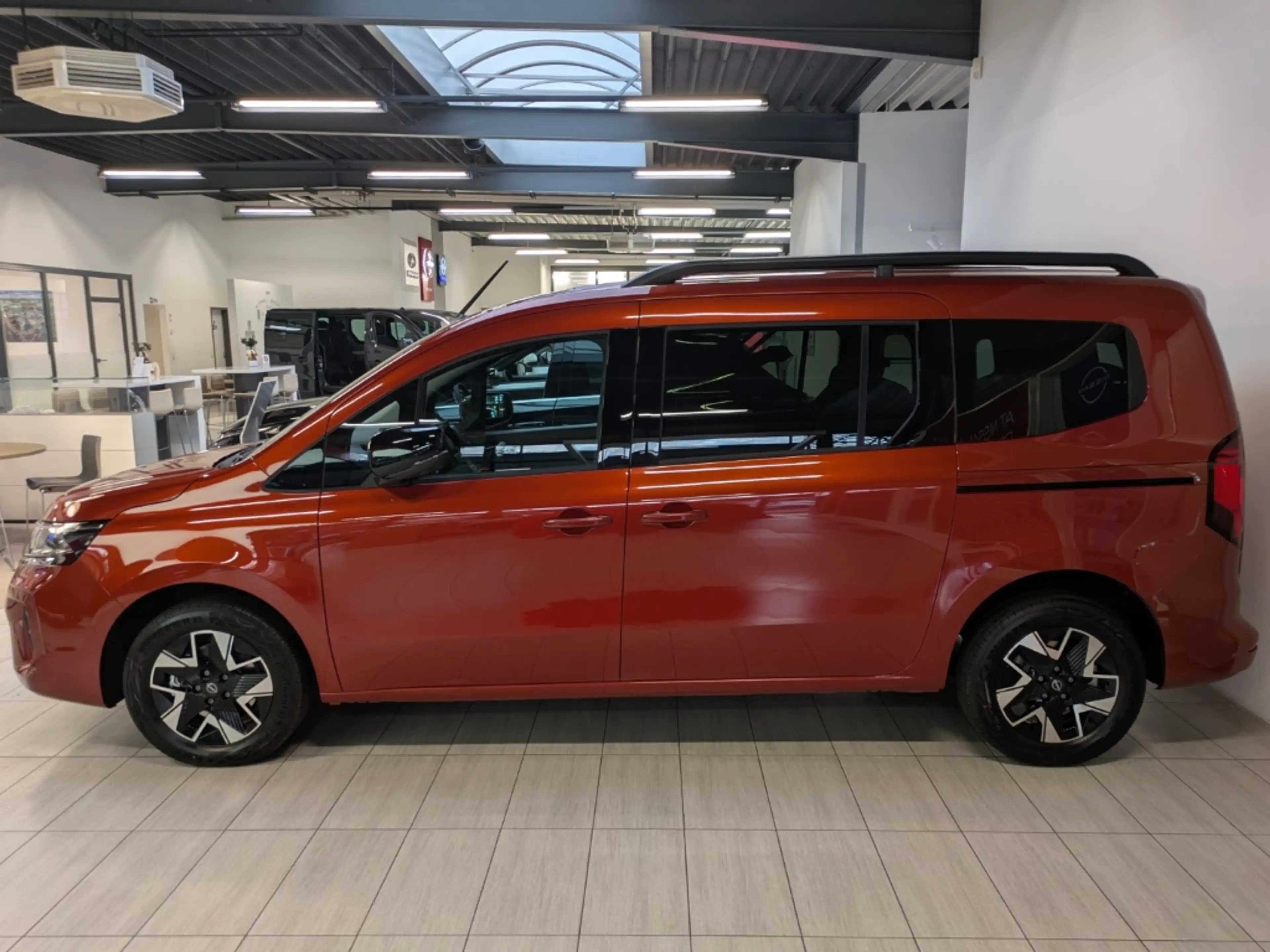 Nissan Townstar Kombi TEKNA L2 DIG-T 130PS AT 2,3t 7-Sitzer Navi D — photo 3