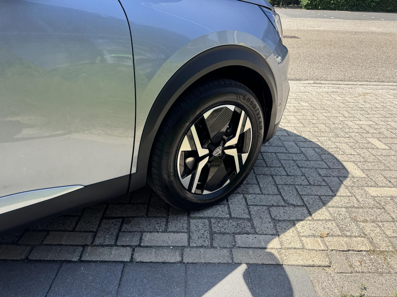 Peugeot e-2008 EV GT 50 kWh l Panoramisch Schuifdak l Massage — photo 15