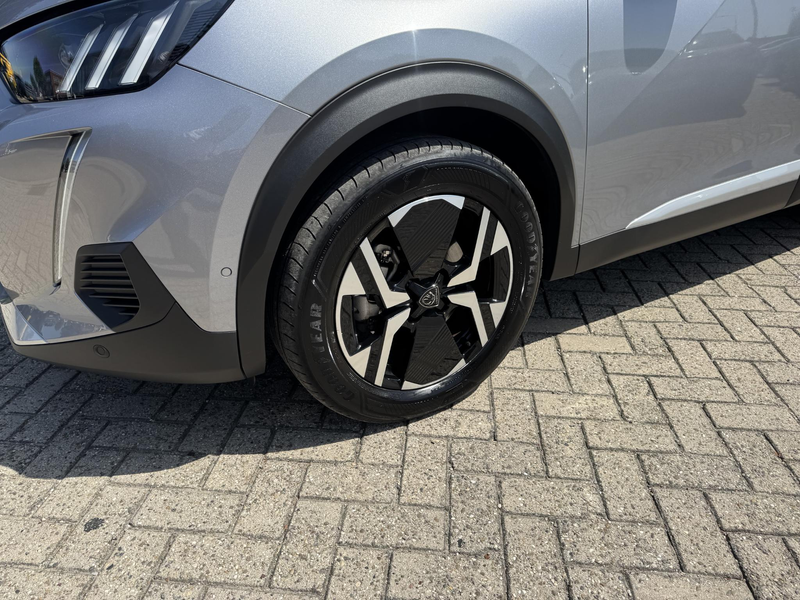 Peugeot e-2008 EV GT 50 kWh l Panoramisch Schuifdak l Massage — photo 10