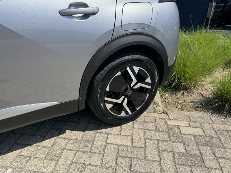 Peugeot e-2008 EV GT 50 kWh l Panoramisch Schuifdak l Massage — photo 11