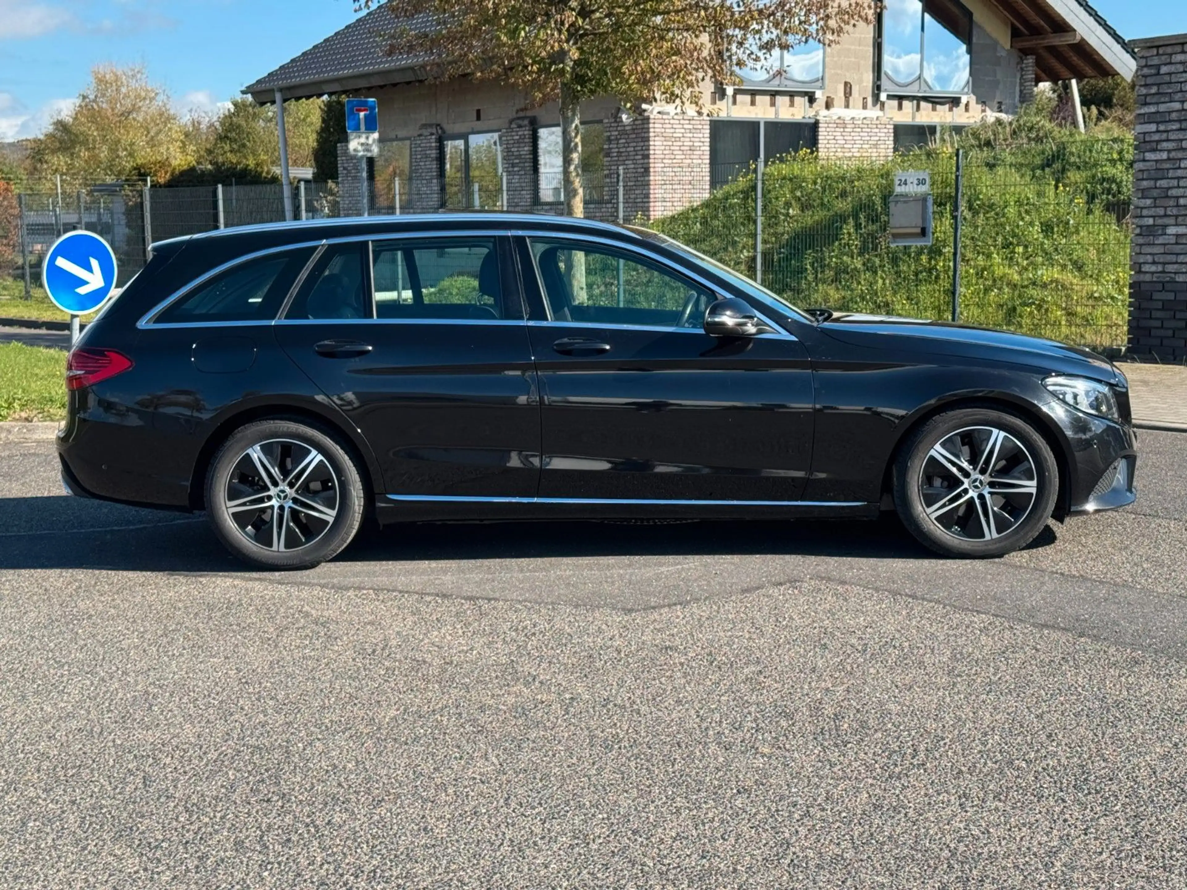 Mercedes-Benz C 220 d T-Modell *Garantie*Autom.*Navi*Pano*AHK* — photo 6
