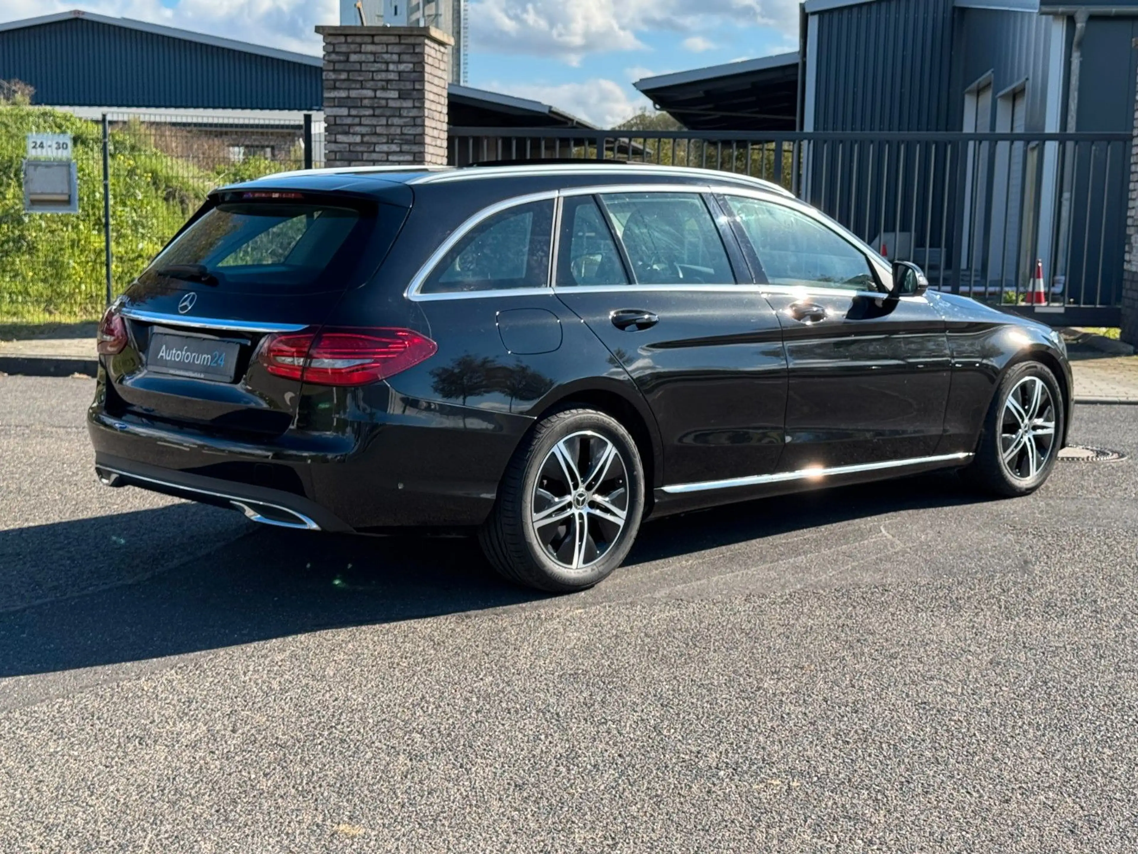 Mercedes-Benz C 220 d T-Modell *Garantie*Autom.*Navi*Pano*AHK* — photo 5