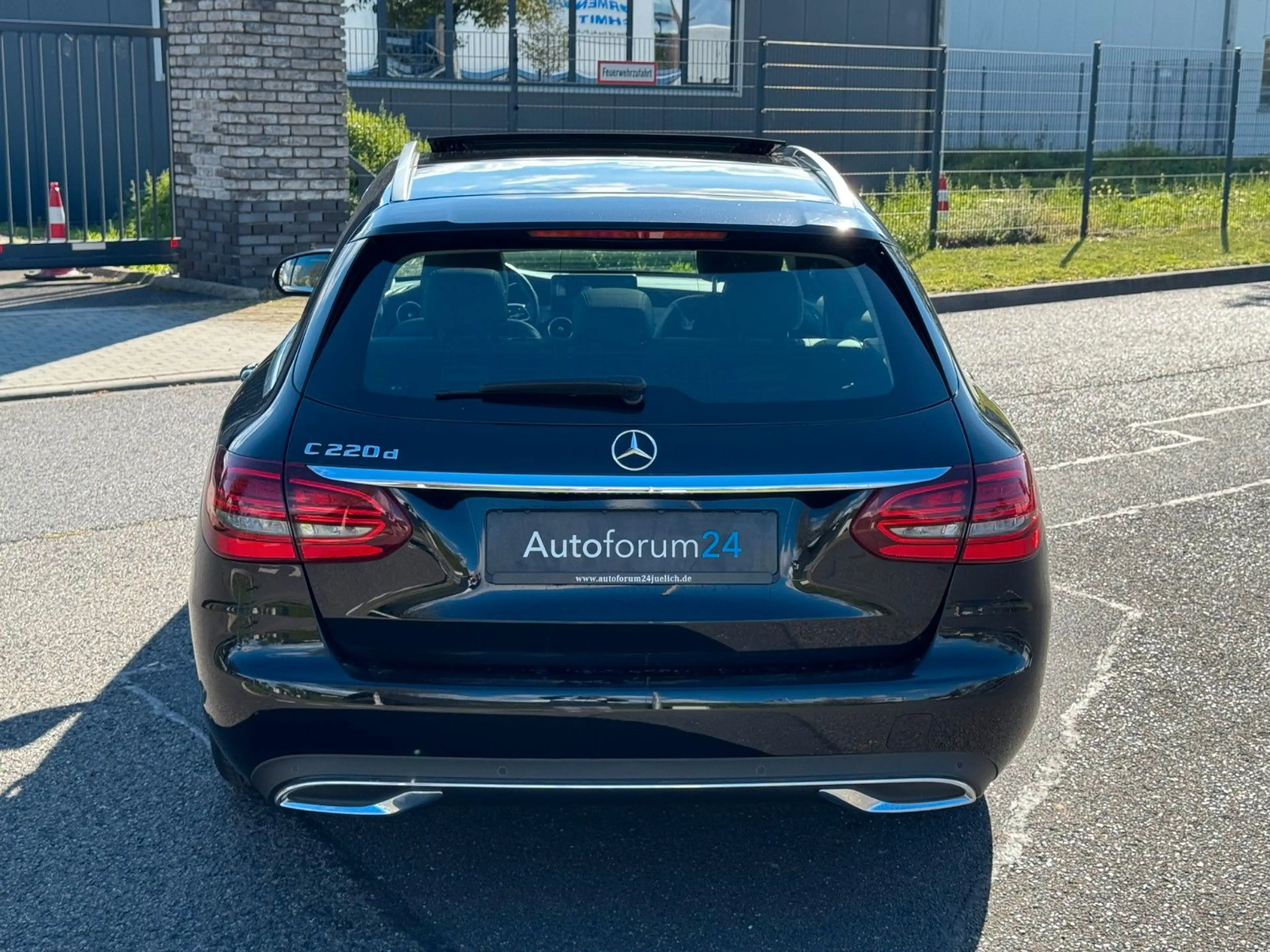 Mercedes-Benz C 220 d T-Modell *Garantie*Autom.*Navi*Pano*AHK* — photo 4