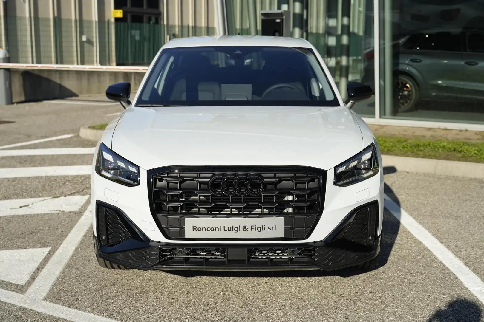 Audi Q2 35 1.5 tfsi Identity Black s-tronic Blanc - 2