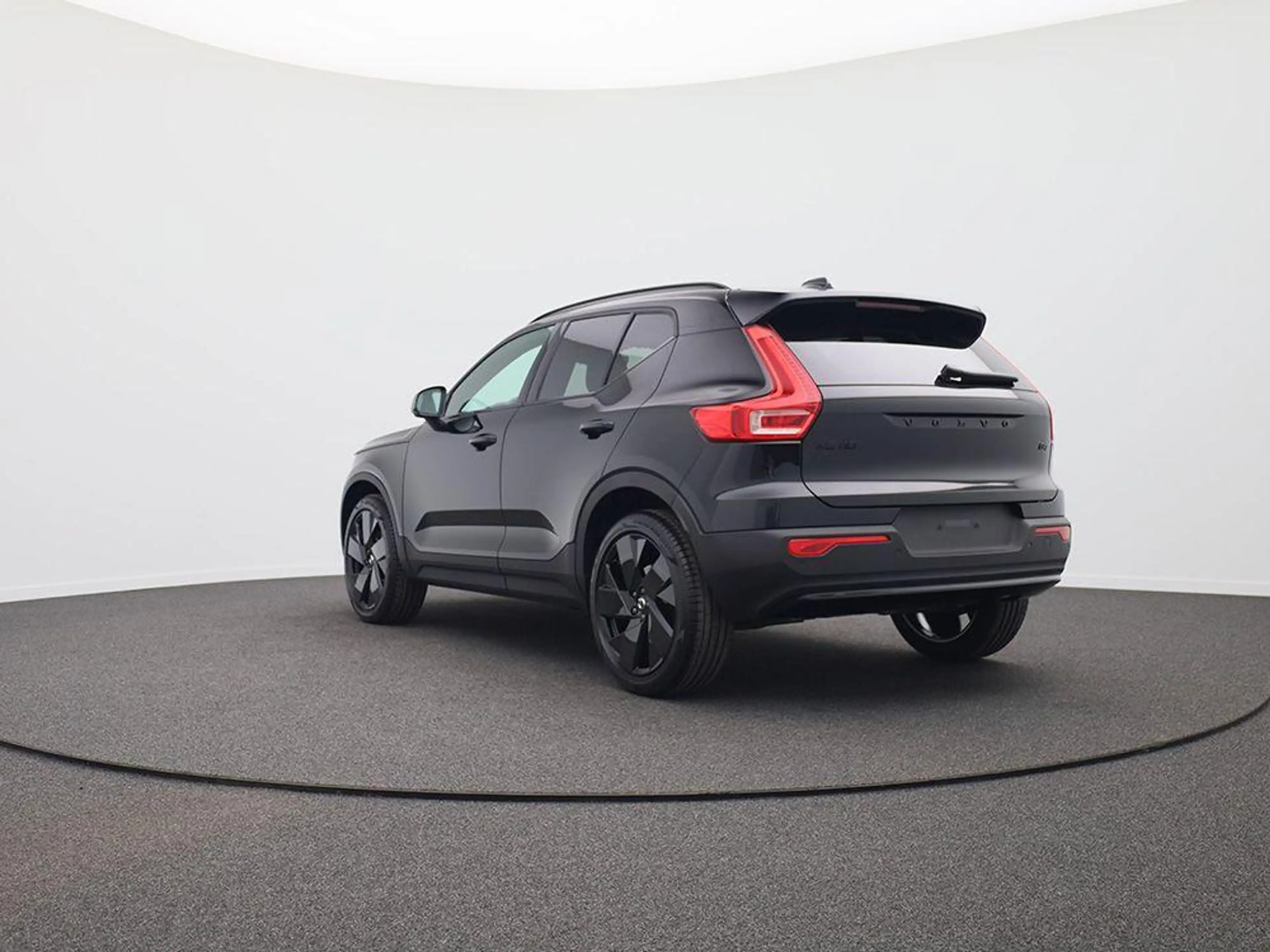 Volvo XC40 2.0 Black Edition Plus B4 Mild-Hybrid 197PS Automa — photo 3